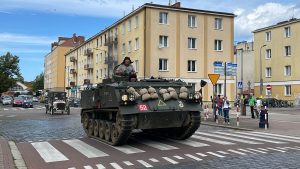 Read more about the article Parada wojskowych maszyn ulicami Kołobrzegu (ZDJĘCIA, WIDEO)