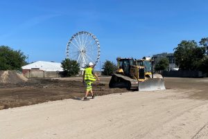 Read more about the article Ruszyła budowa parkingu w porcie. Na początek zostanie wbitych 300 pali