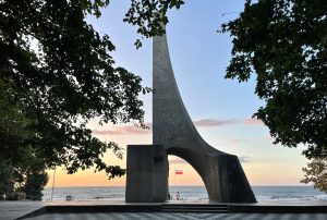 Read more about the article Przetarg na remont Pomnika Zaślubin Polski z Morzem wciąż nie został rozstrzygnięty. Pytamy o powód