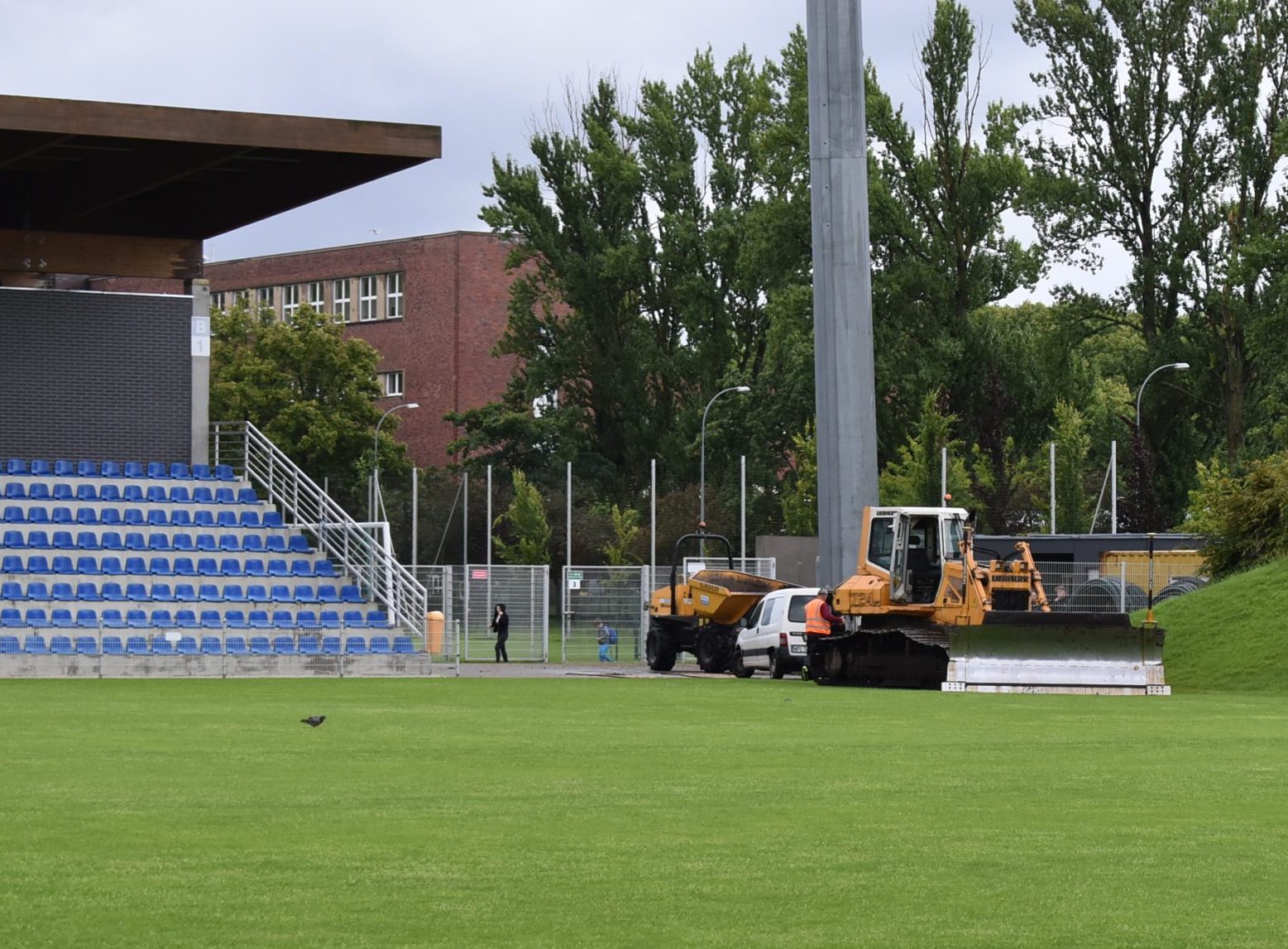 You are currently viewing Rozpoczęła się kosztowna modernizacja stadionu przy Śliwińskiego. Miasto zapłaci za nią ułamek wartości