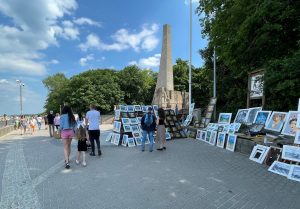 Read more about the article Zakaz palenia na bulwarze Szymańskiego w Kołobrzegu? Radny proponuje wyznaczyć specjalne strefy