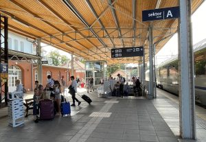 Read more about the article Uwaga na powakacyjną korektę rozkładu jazdy pociągów (PLAKATY STACYJNE)