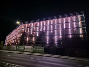 Read more about the article Dla kogo trzy godziny darmowego postoju w parkingowcu przy Kamiennej? Radni podjęli dziś decyzję