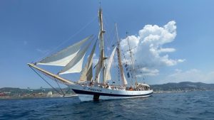 Read more about the article Legendarny żaglowiec jutro zawita do kołobrzeskiego portu. Będzie można wejść na pokład