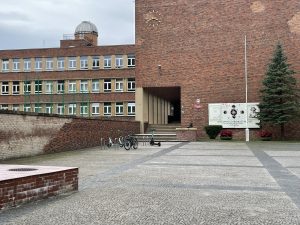 Read more about the article Sprawdź godziny rozpoczęcia nowego roku szkolnego w szkołach średnich