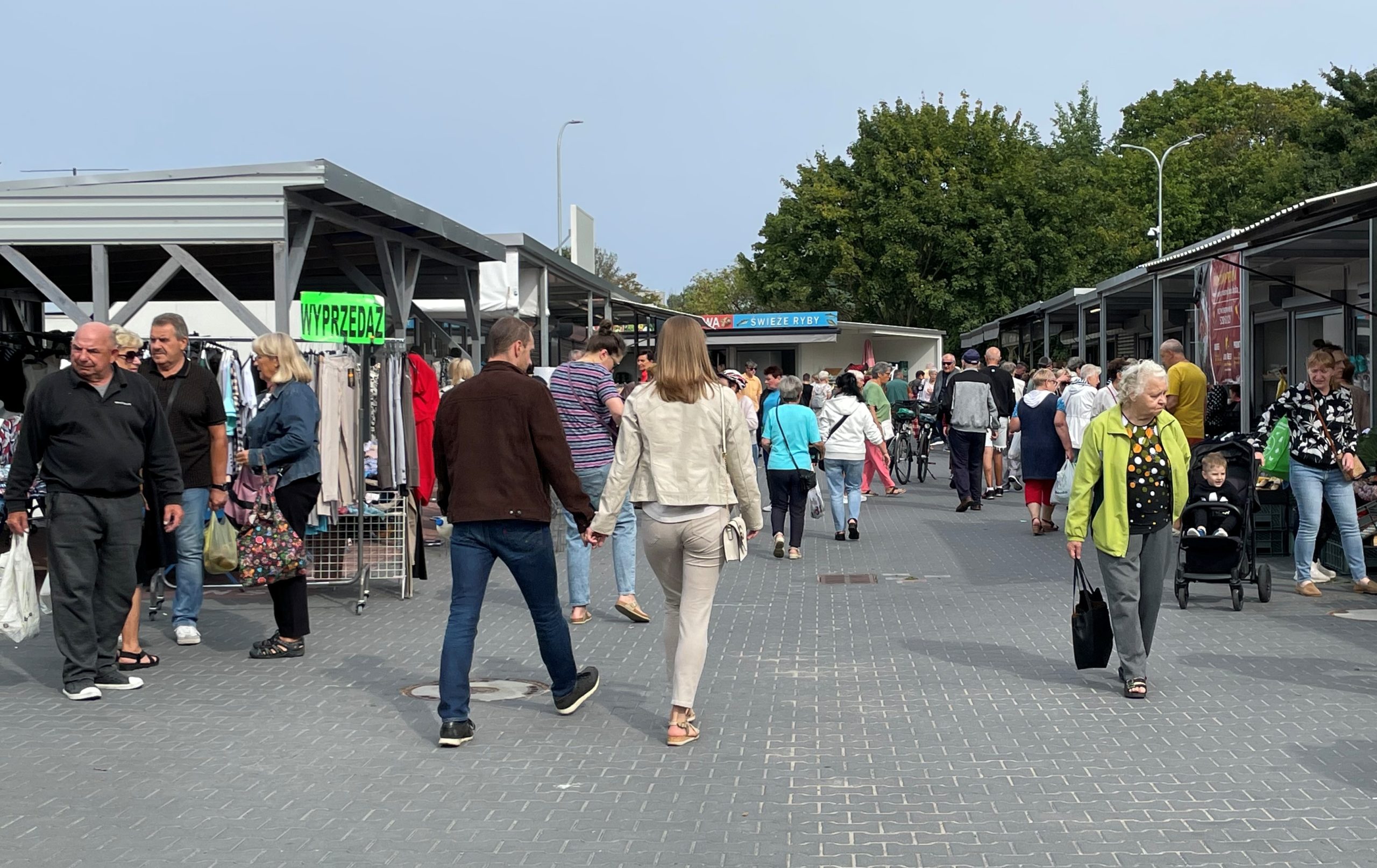 You are currently viewing W dzień targowy miejski bazar tętni życiem. Sprawdzamy ceny popularnych produktów