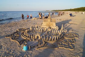 Read more about the article Kołobrzeg: próba bicia rekordu w budowaniu największego zamku z piasku na plaży