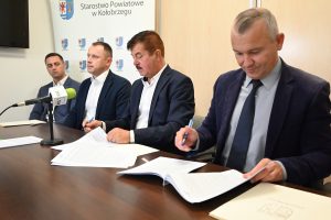 Read more about the article Umowa na budowę nowego Wydziału Komunikacji podpisana