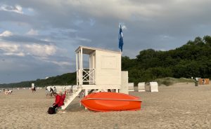 Read more about the article Ponad pół tysiąca interwencji. Ratownicy wodni zakończyli pracę na plażach w Kołobrzegu
