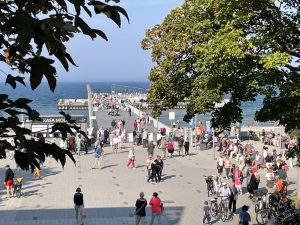 Read more about the article Dziś pogoda w Kołobrzegu na krótki rękawek, lody i spacery w słońcu (WIDEO)