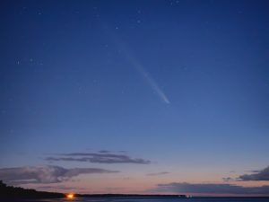 Read more about the article Kometa nad plażą Zachodnią w Kołobrzegu (ZDJĘCIA)