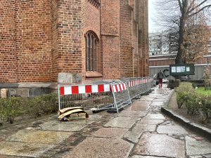 Read more about the article Wykopy wokół katedry. Jak to się wiąże z ratuszem?