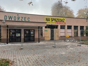 Read more about the article Dość nieoczekiwana przyszłość budynku po dworcu PKS w Kołobrzegu. Wiemy już, co tu będzie