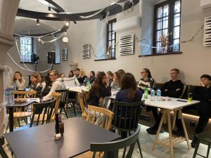 Read more about the article W Adebarze trwają warsztaty medialne dla młodzieży szkół średnich