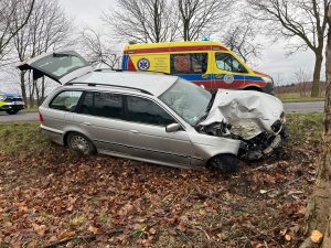 Read more about the article Chciał uniknąć zderzenia z innym autem. Kierowcę zabrała karetka