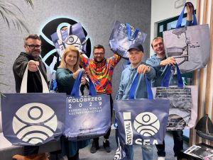 Read more about the article Niezwykłe torby uszyte z banerów ESK. Od piątku będzie można się starać o jedną z nich