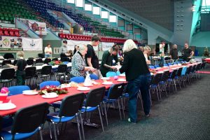 Read more about the article Już prawie wszystko gotowe do największej Wigilii w Kołobrzegu. Jutro początek o godz. 15