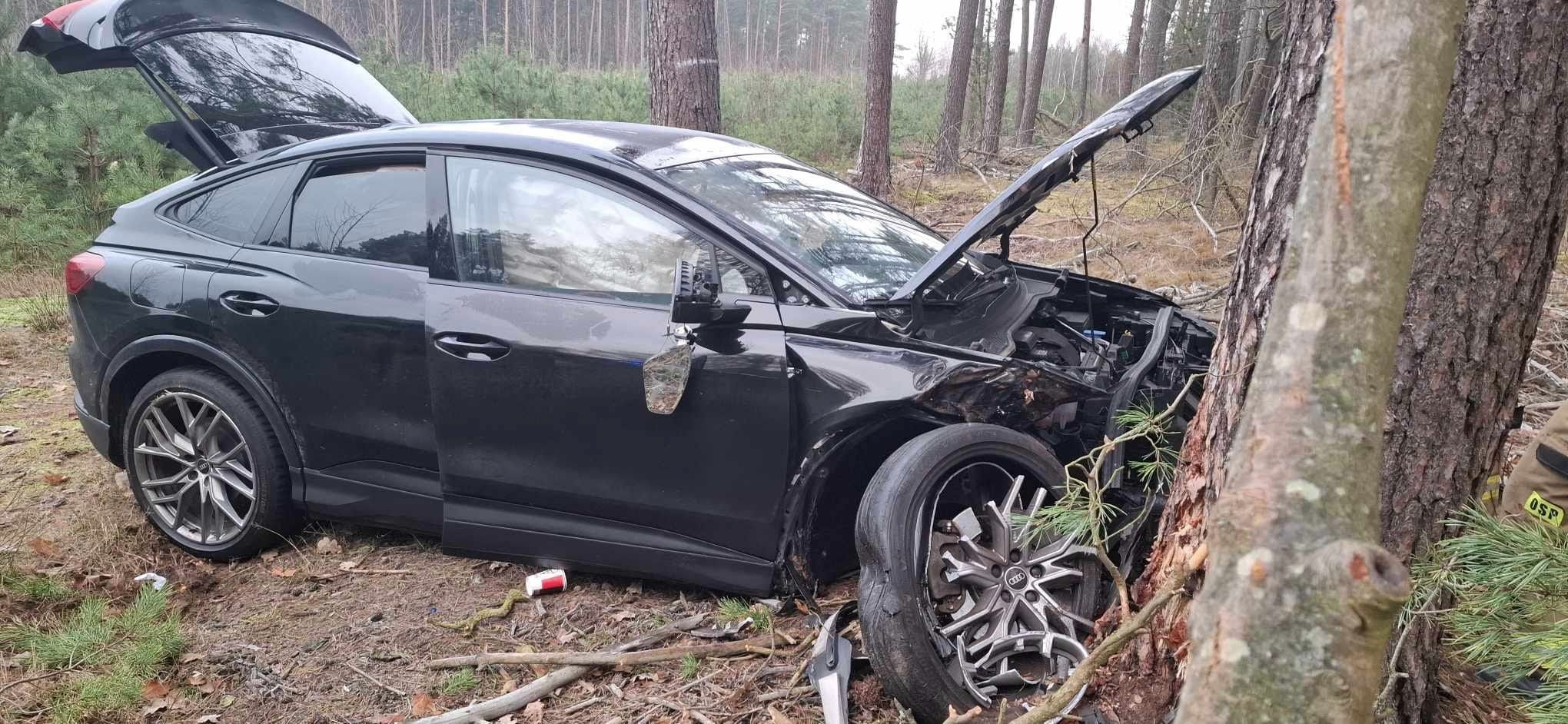 You are currently viewing Wypadek na drodze do Charzyna. Samochodem jechała kobieta z dzieckiem
