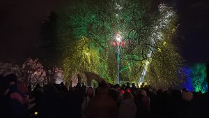 Read more about the article Sylwester bezpieczniejszy niż rok temu. W Kołobrzegu 18-latek ranny po odpaleniu fajerwerków