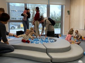 Read more about the article Dzień otwarty w nowej części żłobka „Krasnal”. Zobacz jak wygląda od środka