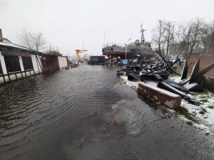 Read more about the article COFKA, woda zalewa Skansen Morski, bulwary nad Parsętą i przystań w porcie rybackim