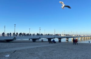 Read more about the article Niedziela 19 stycznia w Kołobrzegu. Tłumy spacerowiczów nad morzem