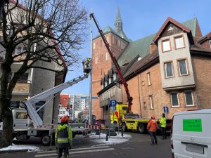 Read more about the article W centrum Kołobrzegu wymieniane są lampy uliczne. Możliwe utrudnienia w ruchu