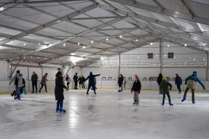 Read more about the article Wstęp na miejskie lodowisko za połowę ceny. Sprawdź promocję!