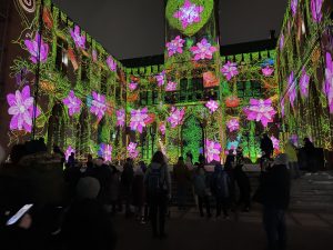 Read more about the article Awaria mappingu. Mieszkańcy skarżą się, że muzyka grała zbyt długo