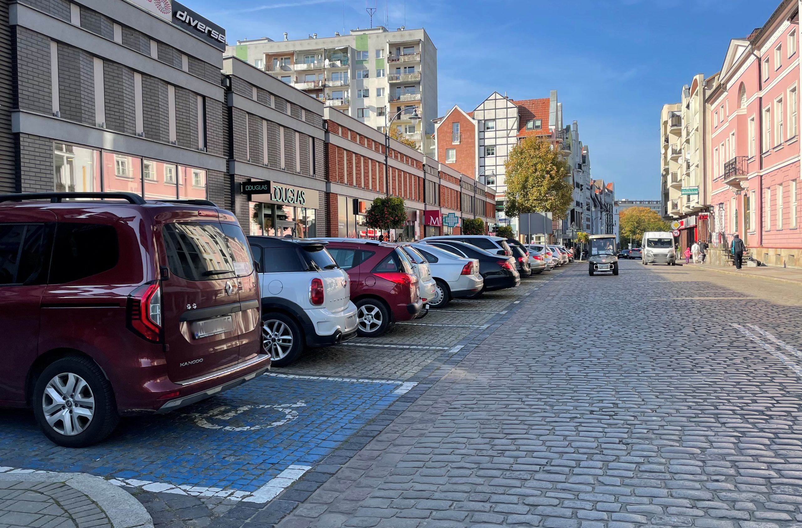 You are currently viewing Petycja grupy przedsiębiorców. Chcą 30 minut darmowego postoju w centrum i obniżenia opłat za parkowanie