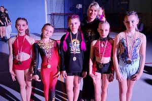 Read more about the article Sukces młodych zawodniczek acrodance na ogólnopolskich mistrzostwach