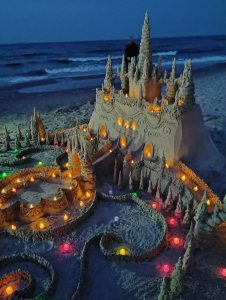 Read more about the article Sezon na budowanie zamków z piasku na plaży w Kołobrzegu już się rozpoczął