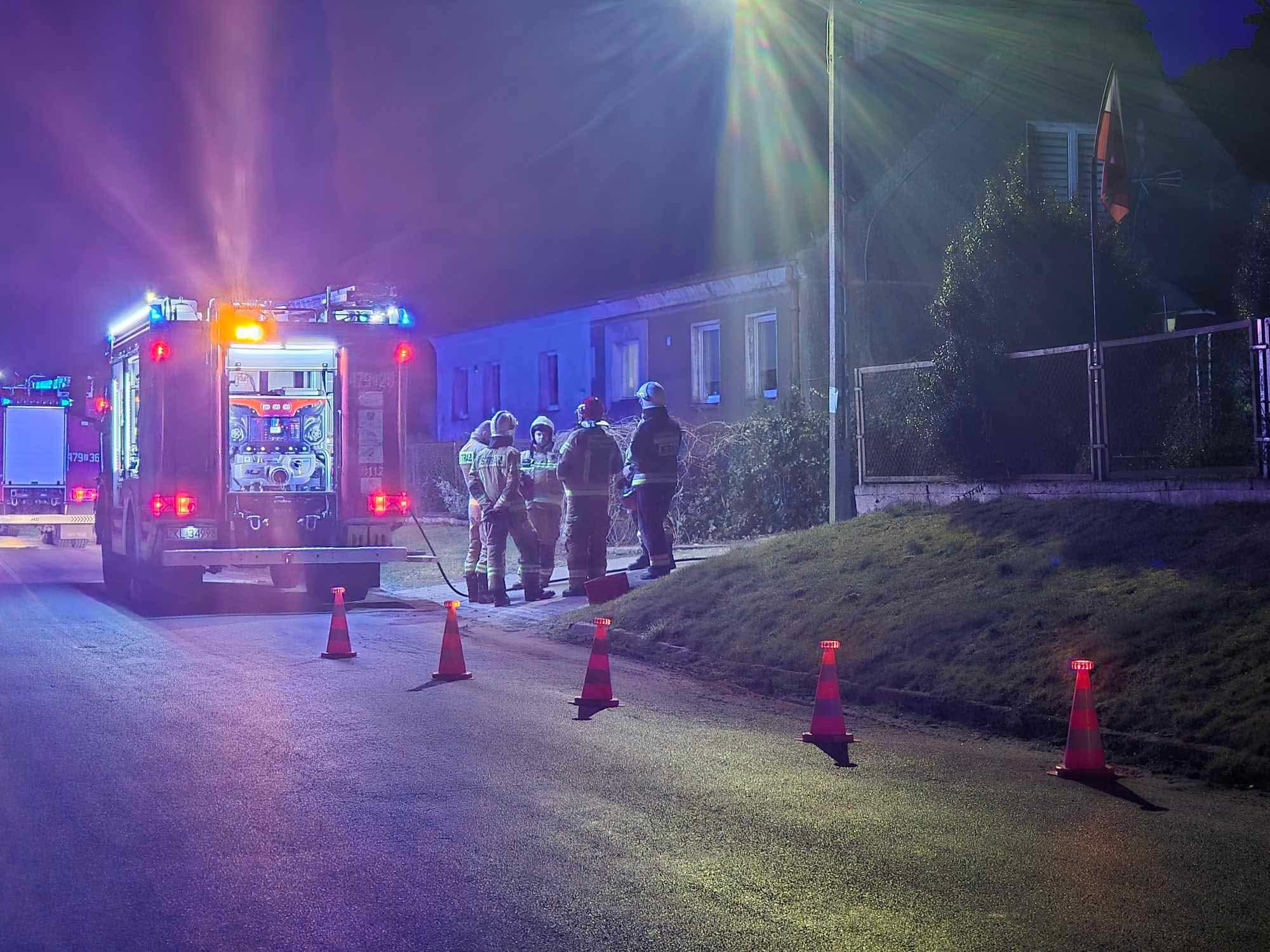 You are currently viewing Sąsiad pierwszy zauważył pożar. Uratował mieszkańców