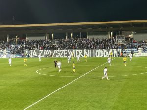 Read more about the article Kotwica przegrała z Arką Gdynia. Zobacz oprawę meczu (WIDEO)