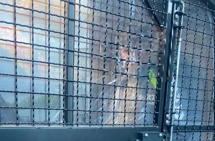 You are currently viewing Kołobrzescy policjanci zatrzymali dwóch poszukiwanych mężczyzn