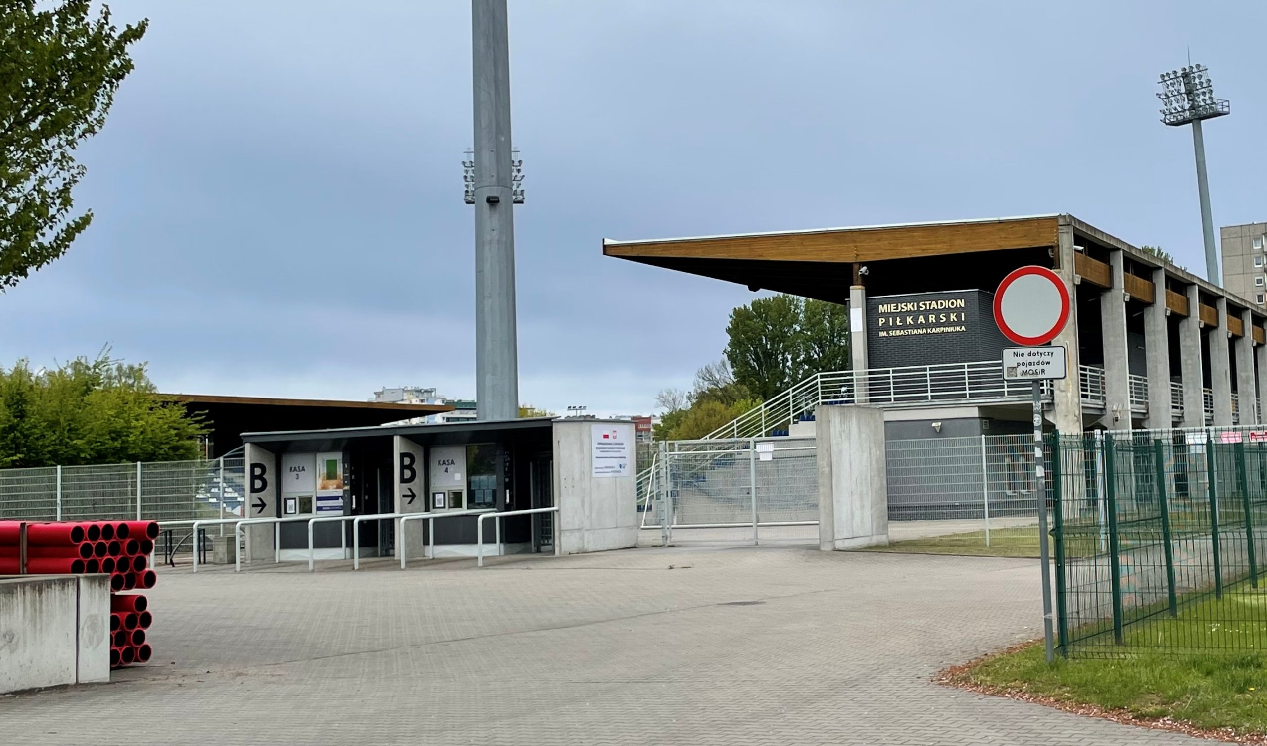 You are currently viewing Przerwana modernizacja stadionu przy Śliwińskiego. Miasto naliczy wykonawcy wysoką karę