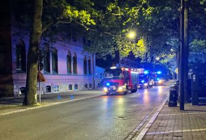 Read more about the article Trzy wozy Straży Pożarnej pod pocztą główną
