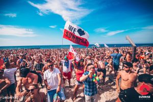Read more about the article Sunrise Afterparty wróci na plażę przy molo w Kołobrzegu?