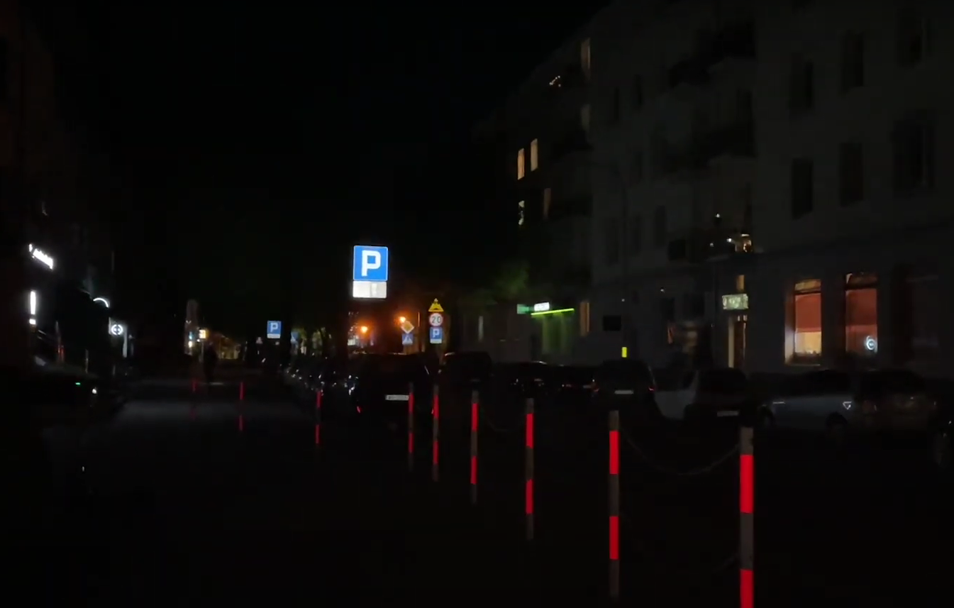 You are currently viewing Ciemność w centrum Kołobrzegu. Duża awaria ulicznego oświetlenia