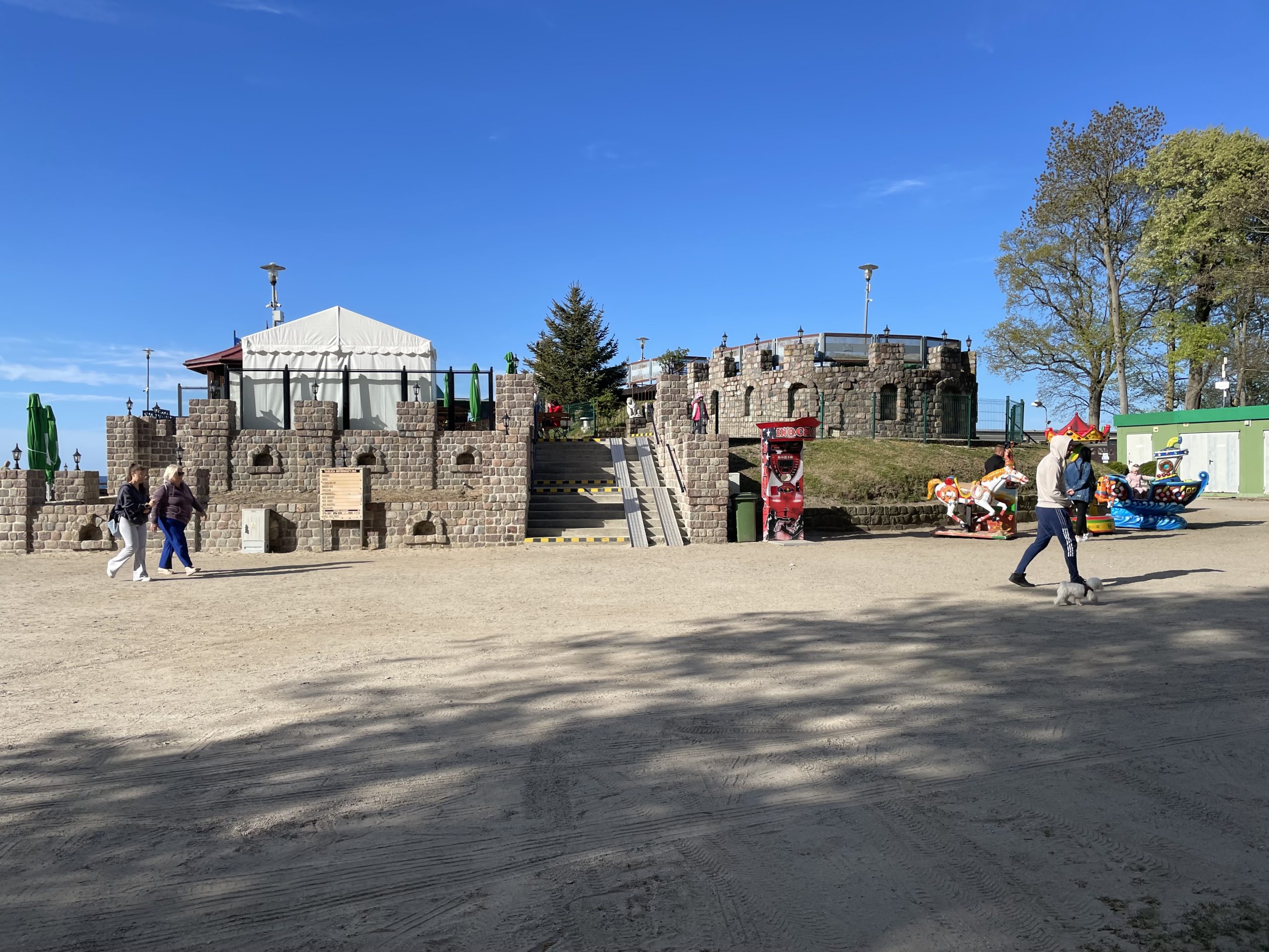 You are currently viewing Nowa umowa zamiast przetargu na Kamienny Szaniec. Na jak długo i za jaki czynsz?