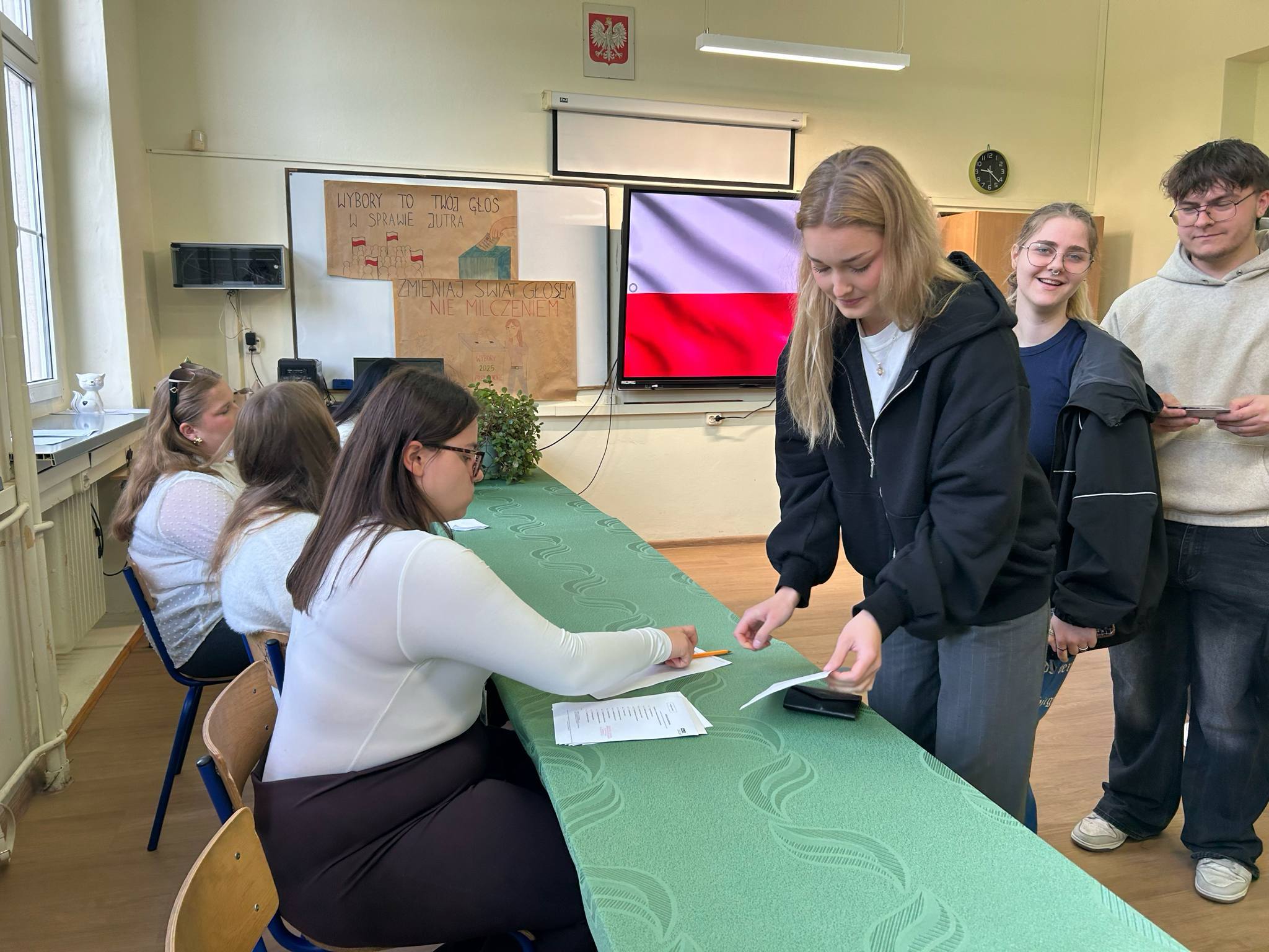 You are currently viewing Symulacja wyborów prezydenckich w „Ekonomie”. Kogo wybrali młodzi?