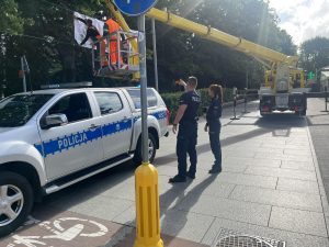 Read more about the article W Kołobrzegu zawieszono dziś banery. Pomogą w walce z oszustami?