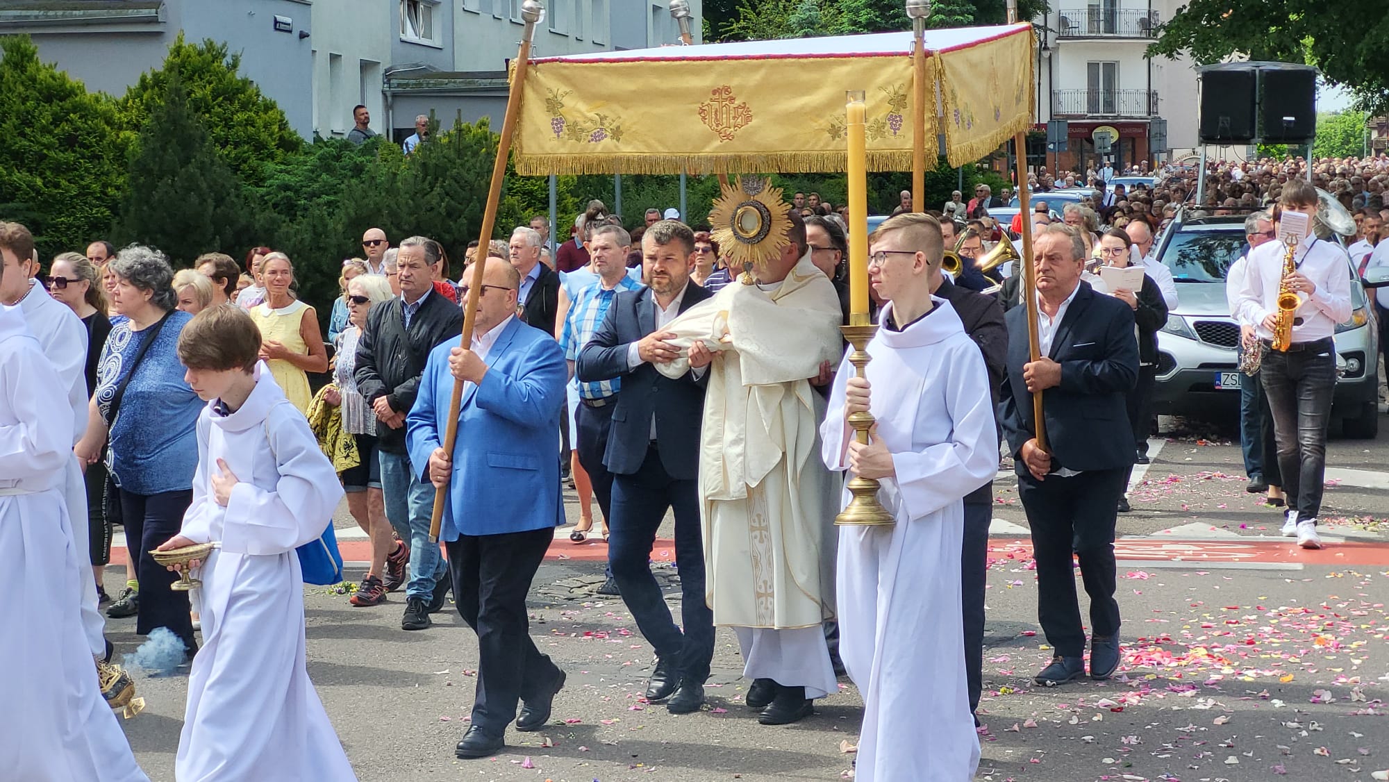 You are currently viewing Boże Ciało: godzina i trasa procesji do czterech ołtarzy