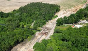Read more about the article Przebudowa drogi Trzebiatów-Kołobrzeg. Zobacz na zdjęciach postęp prac