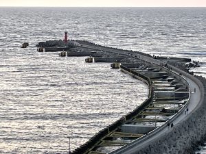 Read more about the article Wstęp na falochron portowy znowu płatny. Kto musi płacić, a kto wchodzi za darmo?