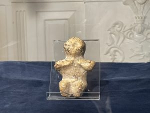 Read more about the article Wenus z Kołobrzegu. „Fenomenalne” i „unikalne w skali kraju” znalezisko sprzed 6 tysięcy lat