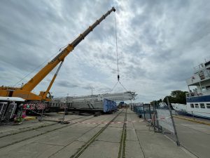 Read more about the article W porcie w Kołobrzegu stawiane jest koło widokowe