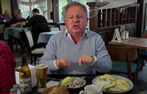 Read more about the article Program Roberta Makłowicza z Kołobrzegu: śledziowy absolut i proste rzeczy wyniesione do skali kosmicznej