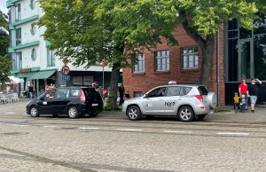 Read more about the article NOWOŚĆ: taksówka z różową naklejką – co oznacza i dla kogo?