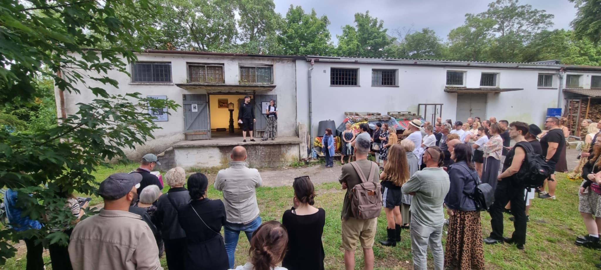 You are currently viewing Najmłodsza galeria w Kołobrzegu bije swój rekord frekwencyjny i zaprasza ponownie we wtorek